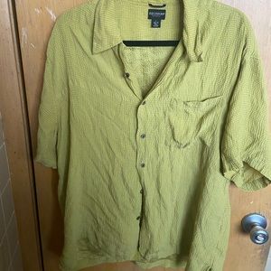 Size L green silky button up short sleeve top
